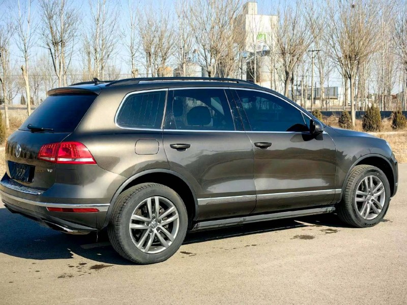 唐山17年大众途锐9