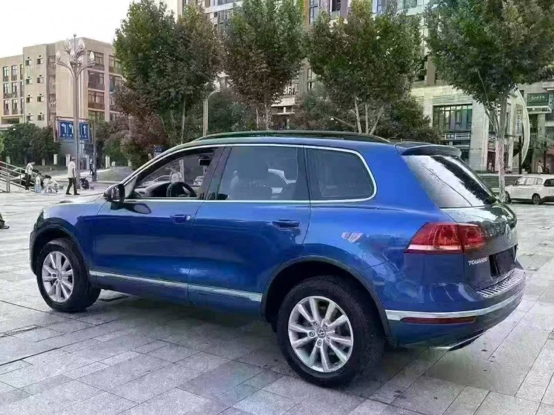 重庆16年大众途锐5