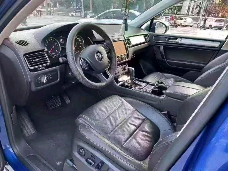 重庆16年大众途锐8