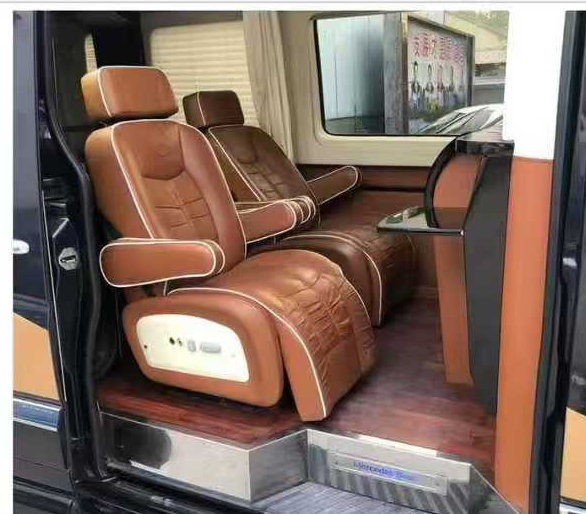 济宁14年奔驰斯宾特4