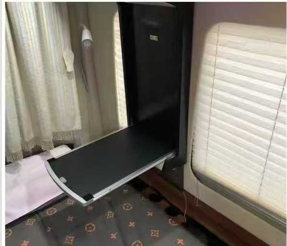 济宁14年奔驰斯宾特5