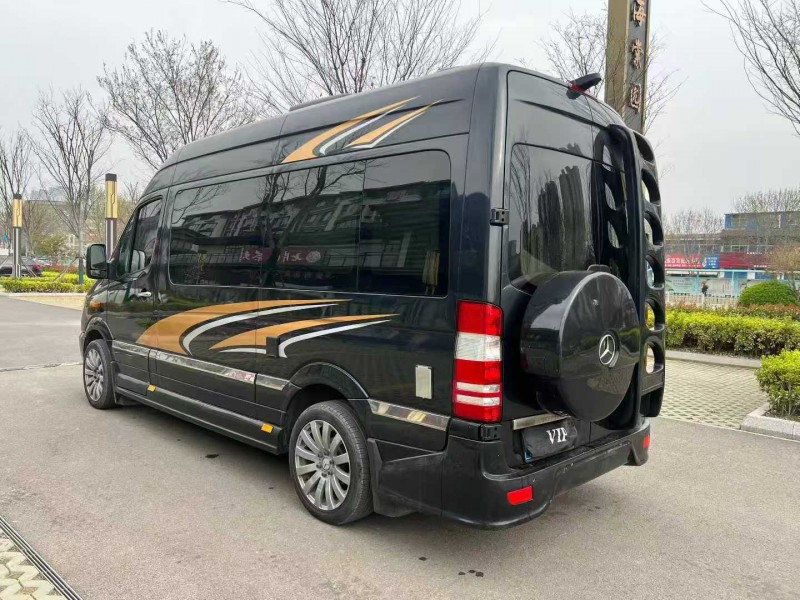 济宁14年奔驰斯宾特8