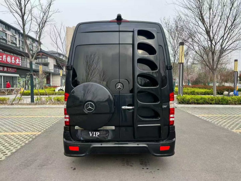 济宁14年奔驰斯宾特9