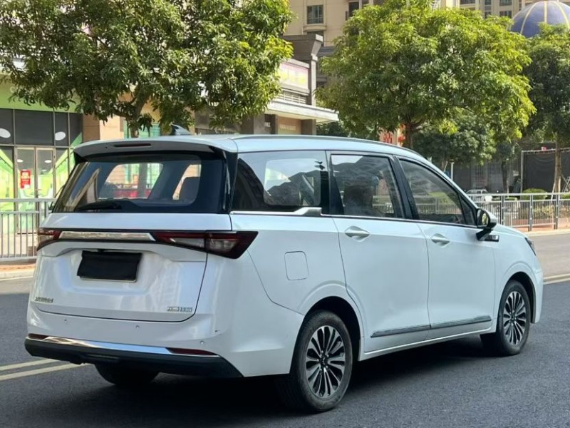 东莞23年五菱汽车佳辰8