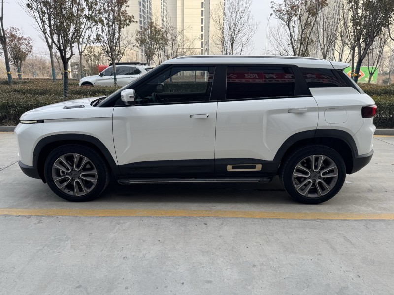 济宁21年吉利icon8