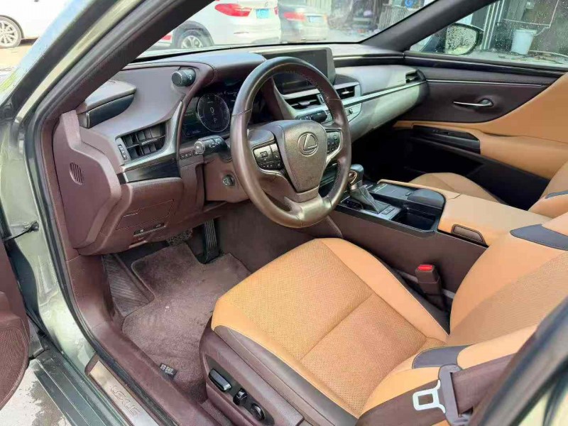 汕头21年雷克萨斯ES5