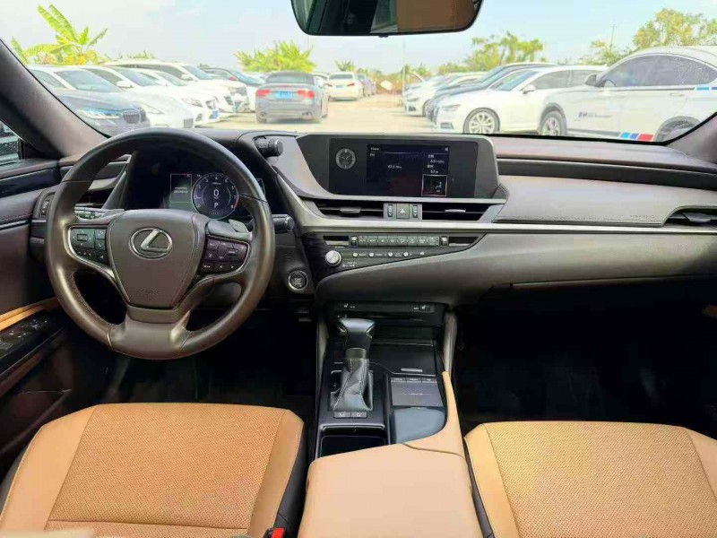 汕头21年雷克萨斯ES6