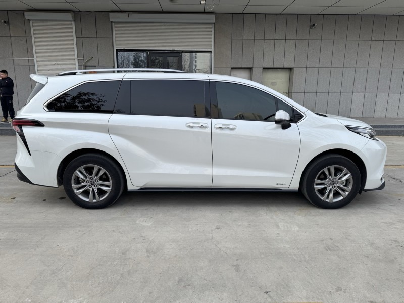 济宁24年丰田塞纳7