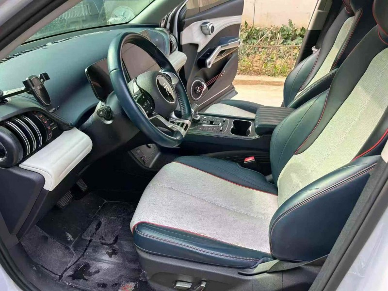 襄阳23年比亚迪元7