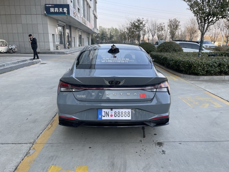 济宁22年现代伊兰特5