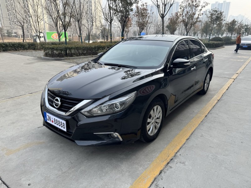 济宁18年日产天籁2