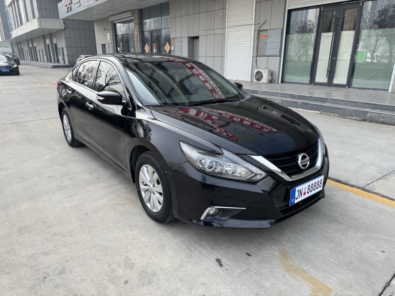 济宁18年日产天籁3