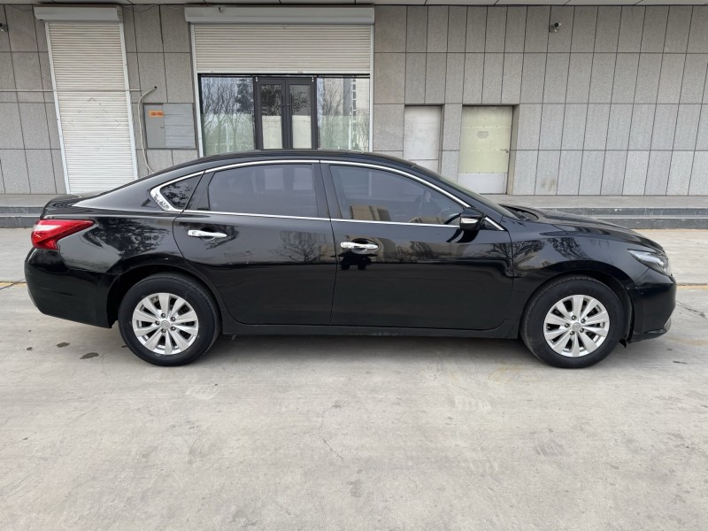 济宁18年日产天籁7