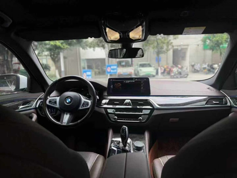 重庆22年宝马5系8