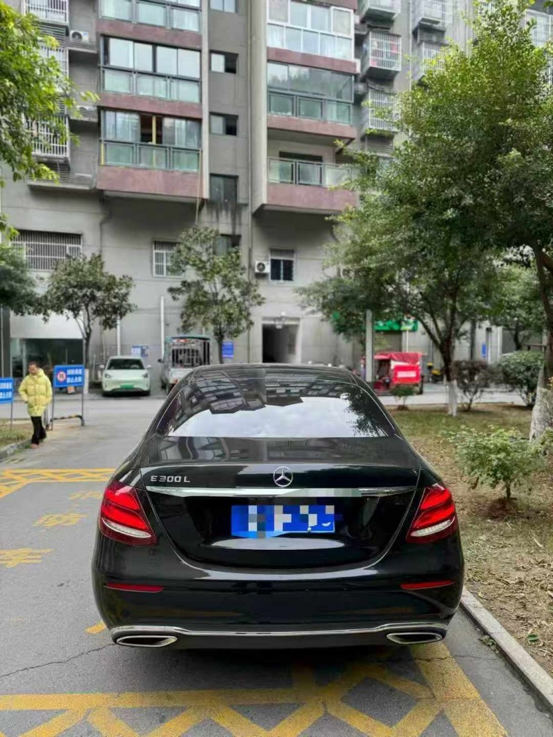 重庆20年奔驰E8