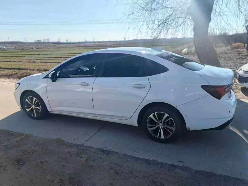 保定20年别克威朗8