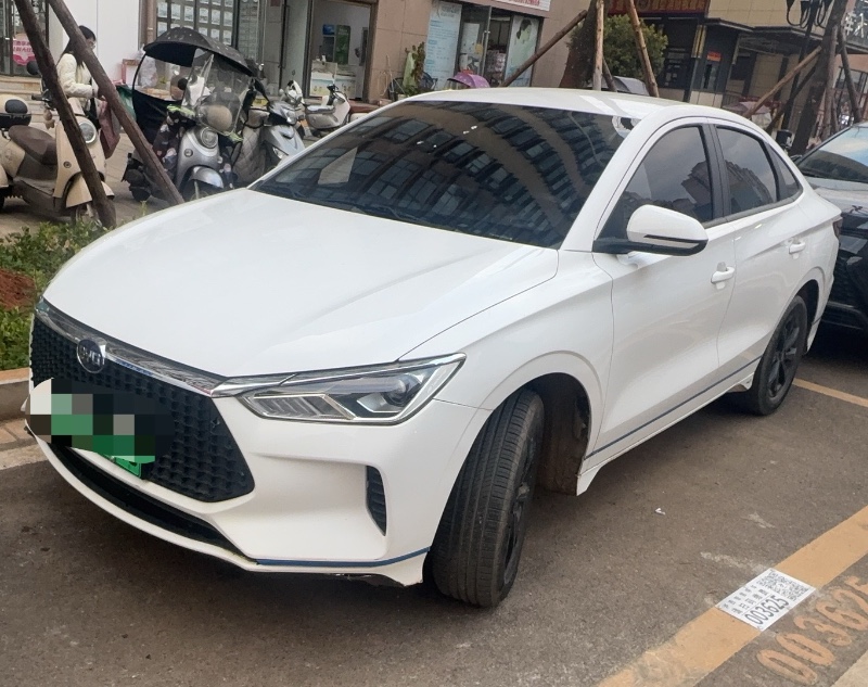 红河23年比亚迪E32