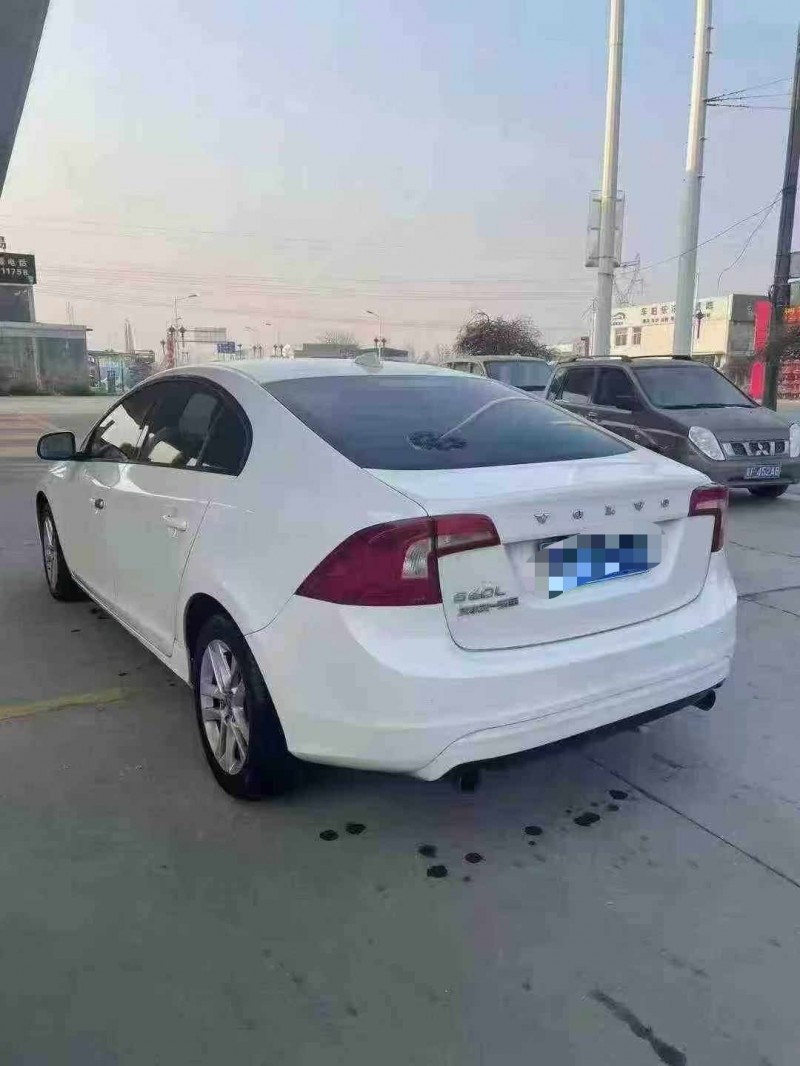 保定15年沃尔沃S60L8