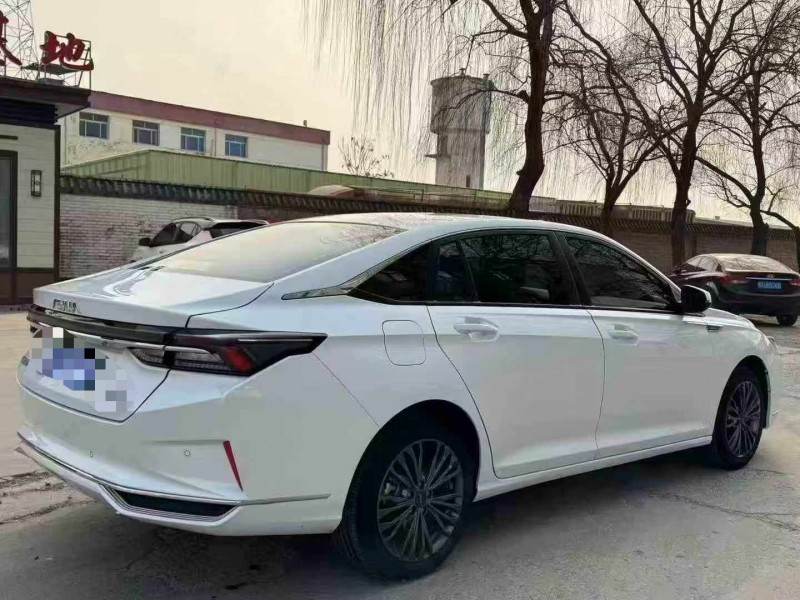 保定23年东风奕炫7