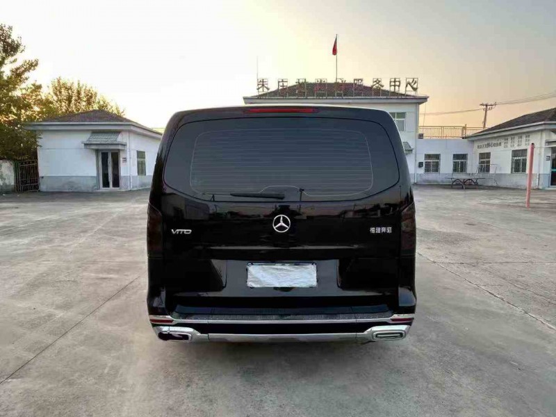 徐州21年奔驰威霆8