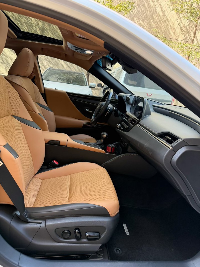 佛山22年雷克萨斯ES7