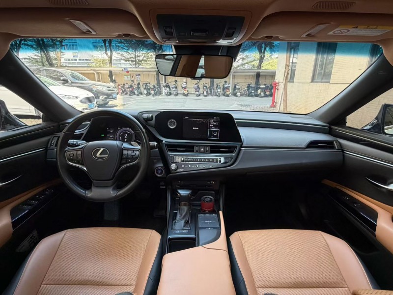 佛山22年雷克萨斯ES8