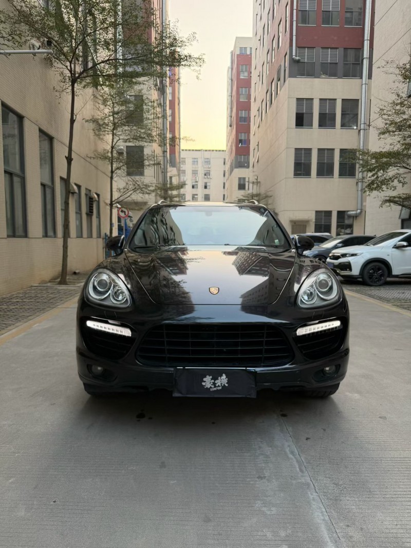 佛山14年保时捷卡宴1