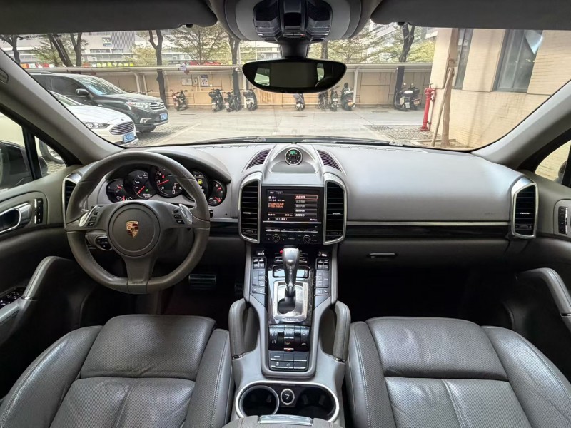 佛山14年保时捷卡宴8