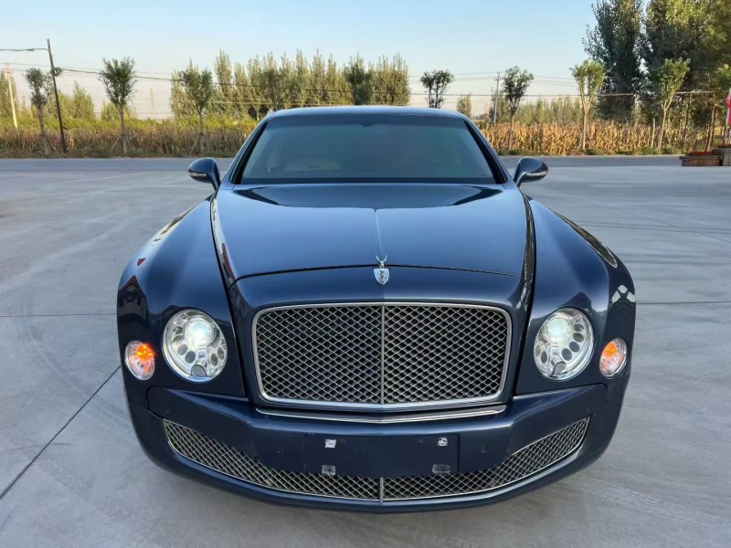 唐山15年宾利慕尚1