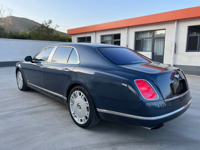 唐山15年宾利慕尚8