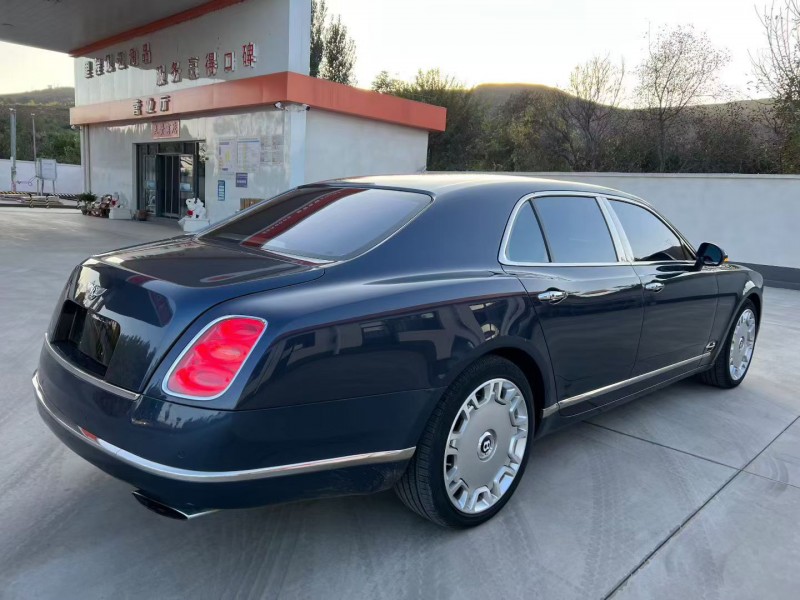 唐山15年宾利慕尚9