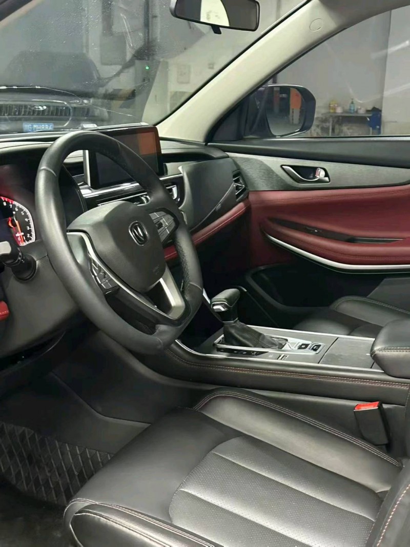 成都23年长安汽车CS753