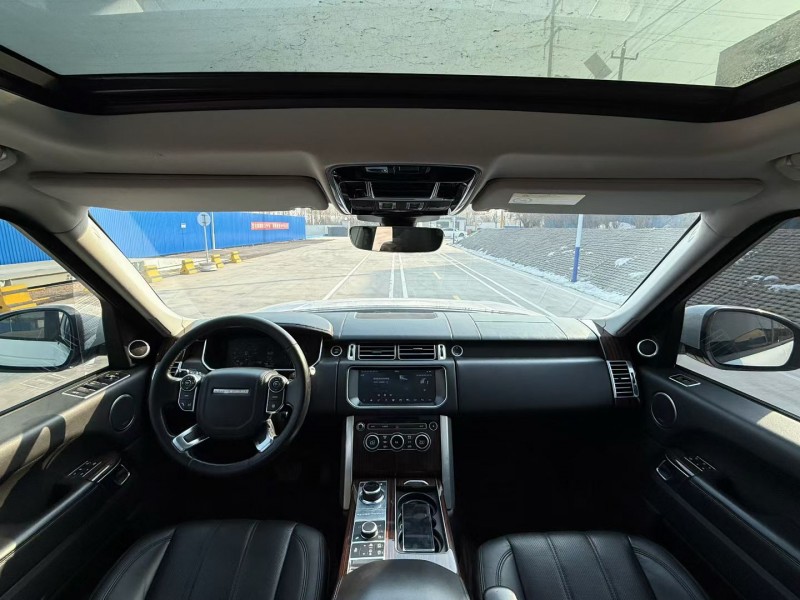 青岛17年路虎揽胜行政4