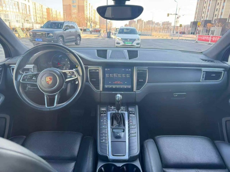 张家口15年保时捷Macan5
