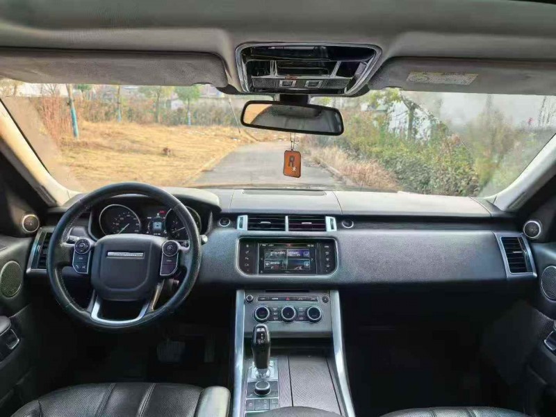 武汉16年路虎揽胜运动5