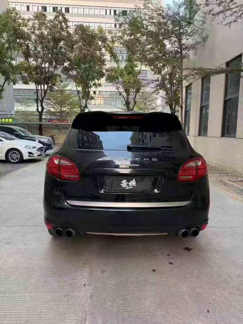承德14年保时捷卡宴9