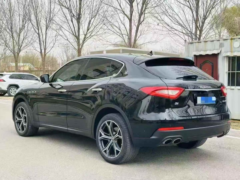 济宁18年玛莎拉蒂Levante7