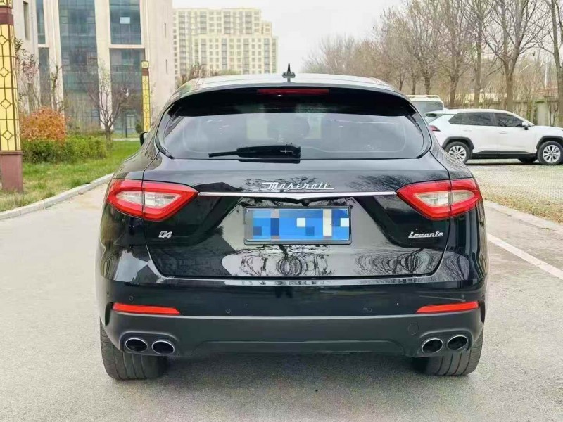 济宁18年玛莎拉蒂Levante8