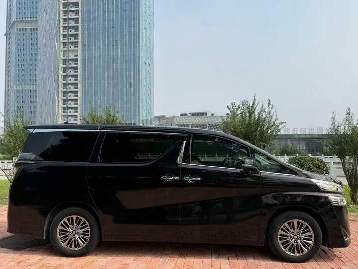 宜昌23年丰田威尔法8