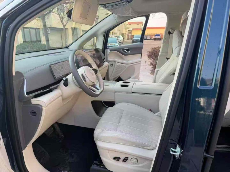 徐州26年岚图汽车梦想家4