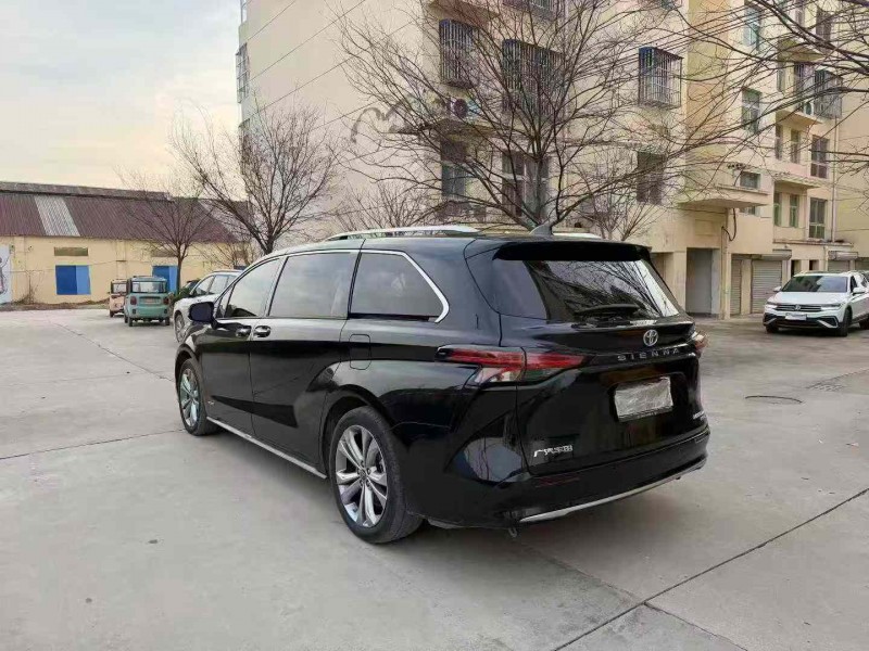 徐州23年丰田塞纳3