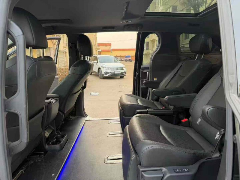 徐州23年丰田塞纳8