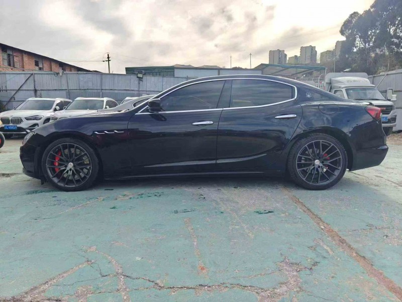 昭通14年玛莎拉蒂Ghibli3