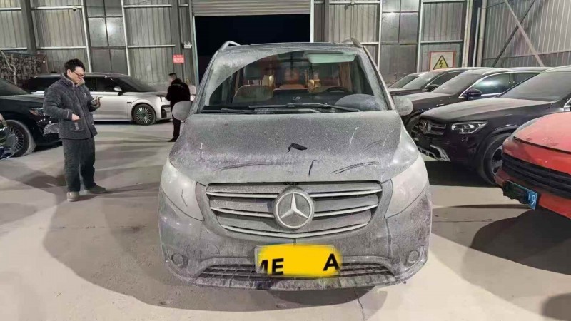 秦皇岛23年奔驰威霆1