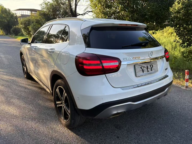 景德镇18年奔驰GLA3