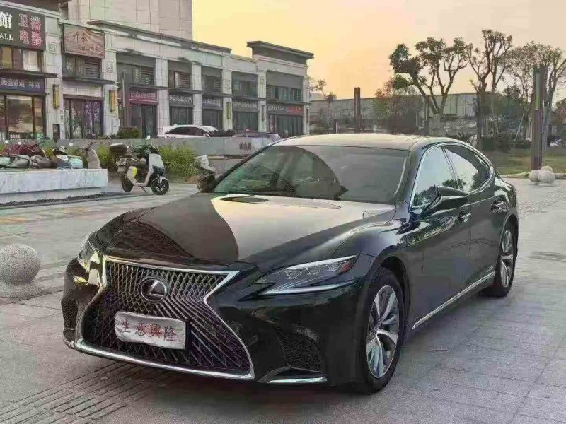 汕头18年雷克萨斯LS3
