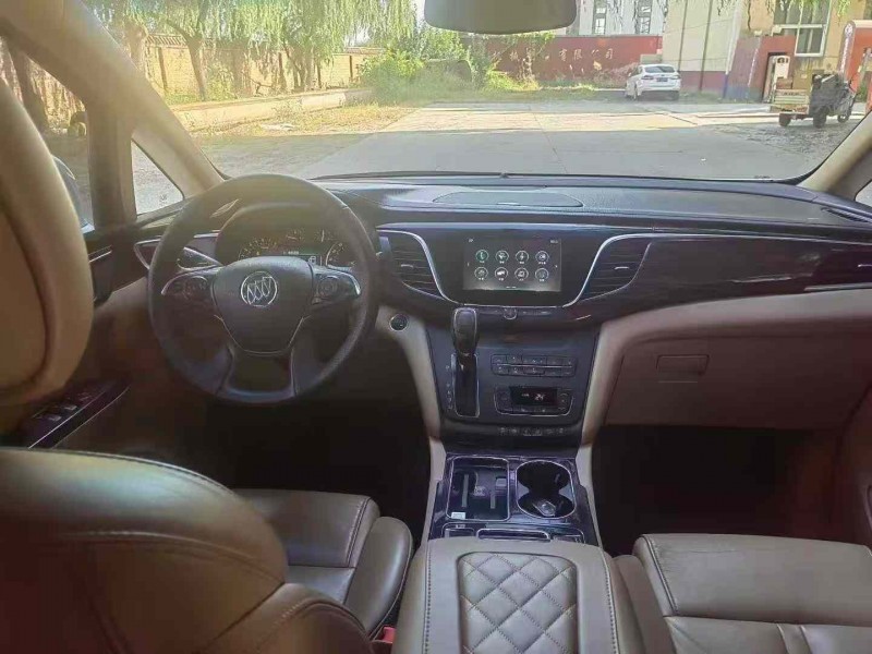 保定17年别克GL85