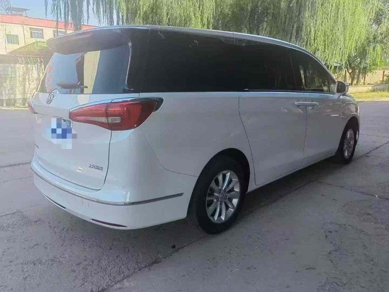 保定17年别克GL86