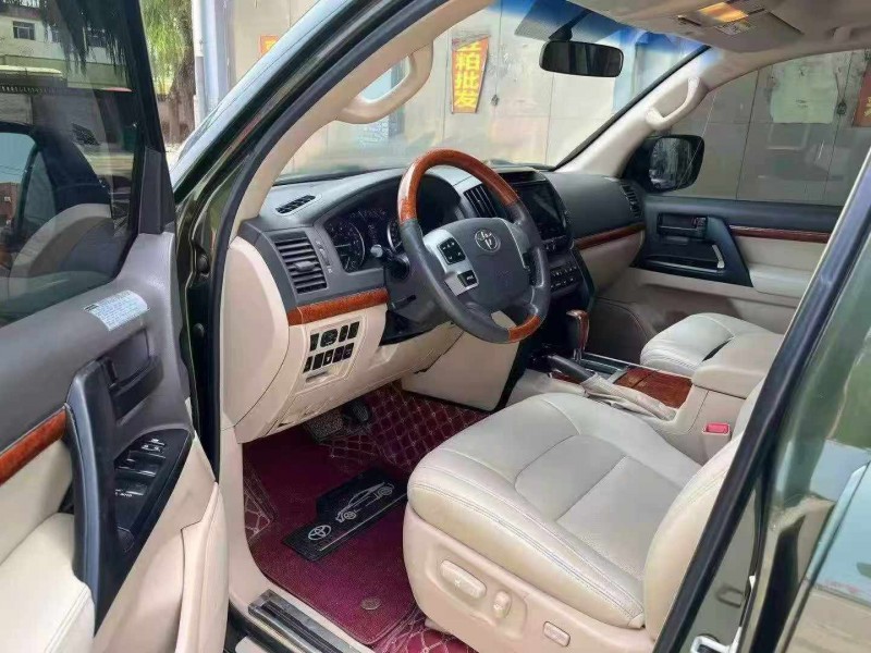 保定13年丰田兰德酷路泽4