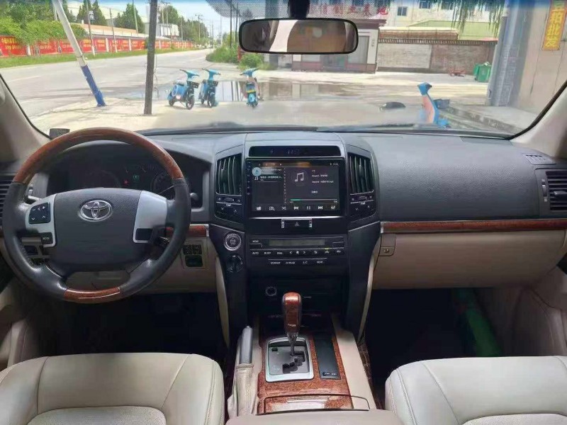 保定13年丰田兰德酷路泽5
